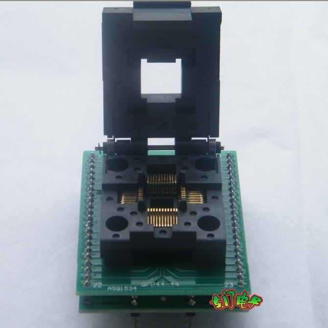 TQFP44 DIP44 adapter with cover